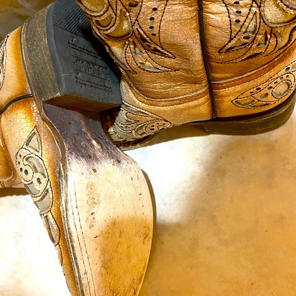 Girl size 3.5 corral boots